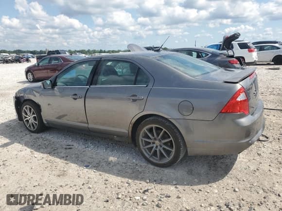 ✅ 2010 Ford Fusion SE • VIN: 3FAHP0HA6AR388810 • Lot: 69731875. Wystawiony na Copart z przebiegiem 185 804 mil. Bezpłatny archiwum sprzedaży aukcyjnych z USA i szczegółowy raport historii pojazdu na DreamBid. Zdjęcie 2.