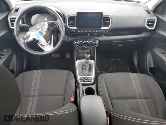 2025 Hyundai Venue SEL z VIN KMHRC8A38SU353227, wystawiony jako Copart lot #91117035 z przebiegiem 15 965 mil mil oraz Nie do naprawy • Non repairable. Historia ofert i sprzedaży dostępna na DreamBid. Obrazek 8.