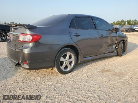 ✅ 2013 Toyota Corolla L • VIN: 5YFBU4EEXDP170595 • Лот: 66574674. Опубликован ранее на Copart с пробегом 117 260 миль. Бесплатный доступ к архиву аукционных продаж из США и подробный отчёт об истории автомобиля на DreamBid. Изображение 3.