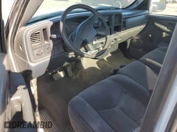 2003 Chevrolet Silverado 1500 with VIN 1GCEC14V03Z105274, listed as a Copart auction lot 70592284 with 145,652 mi miles and Salvage title. Bid and sale history available at DreamBid. Image 8.