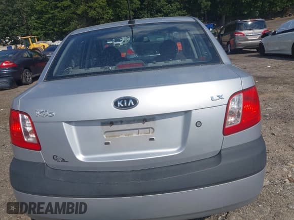 ✅ 2009 Kia Rio LX • VIN: KNADE223296459124 • Lot: 43130896. Wystawiony na IAAI z przebiegiem 129 998 mil. Bezpłatny archiwum sprzedaży aukcyjnych z USA i szczegółowy raport historii pojazdu na DreamBid. Zdjęcie 16.