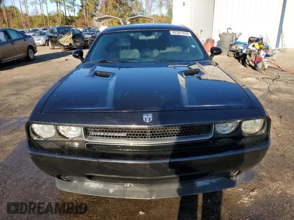 ✅ 2010 Dodge Challenger SE • VIN: 2B3CJ4DVXAH215231 • Lot: 82201444. Wystawiony na Copart z przebiegiem 213 144 mil. Bezpłatny archiwum sprzedaży aukcyjnych z USA i szczegółowy raport historii pojazdu na DreamBid. Zdjęcie 5.