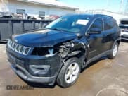✅ 2021 Jeep Compass Altitude • VIN: 3C4NJDBB8MT558325 • Lot: 41854429. Wystawiony na IAAI z przebiegiem 127 715 mil. Bezpłatny archiwum sprzedaży aukcyjnych z USA i szczegółowy raport historii pojazdu na DreamBid. Zdjęcie 18.