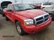 2005 Dodge Dakota SLT z VIN 1D7HW42N45S200091, wystawiony jako Copart lot #70249884 z przebiegiem 142 367 mil mil oraz Szkoda całkowita • Salvage title. Historia ofert i sprzedaży dostępna na DreamBid. Obrazek 4.