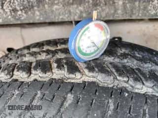 2006 Chevrolet Silverado 1500 LT1 z VIN 1GCEC19V76Z253287, wystawiony jako IAAI lot #43023656 z przebiegiem 140 637 mil mil oraz . Historia ofert i sprzedaży dostępna na DreamBid. Obrazek 1.