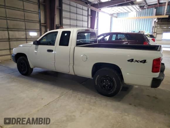 2007 Dodge Dakota ST z VIN 1D7HW22K17S119031, wystawiony jako Copart lot #50786795 z przebiegiem 117 147 mil mil oraz Szkoda całkowita • Salvage title. Historia ofert i sprzedaży dostępna na DreamBid. Obrazek 2.