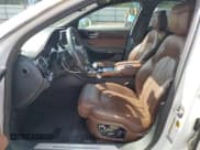 ✅ 2015 Audi A8 4.0T • VIN: WAU32AFD9FN009733 • Lot: 81575755. Wystawiony na Copart z przebiegiem 102 663 mil. Bezpłatny archiwum sprzedaży aukcyjnych z USA i szczegółowy raport historii pojazdu na DreamBid. Zdjęcie 7.