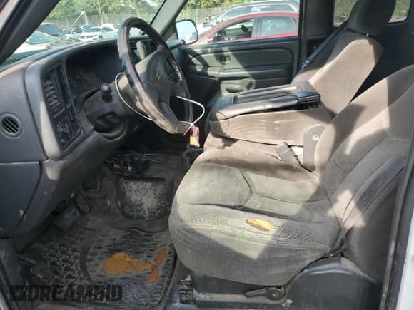 ✅ 2005 Chevrolet Silverado 2500HD LS • VIN: 1GCHK29U15E215511 • Lot: 71245895. Wystawiony na Copart z przebiegiem 319 517 mil. Bezpłatny archiwum sprzedaży aukcyjnych z USA i szczegółowy raport historii pojazdu na DreamBid. Zdjęcie 7.