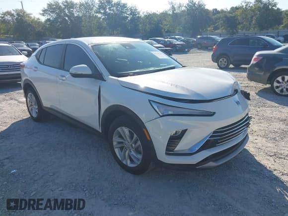 ✅ 2025 Buick Envista Preferred • VIN: KL47LAEP9SB061687 • Lot: 43138243. Wystawiony na IAAI z przebiegiem 25 756 mil. Bezpłatny archiwum sprzedaży aukcyjnych z USA i szczegółowy raport historii pojazdu na DreamBid. Zdjęcie 1.