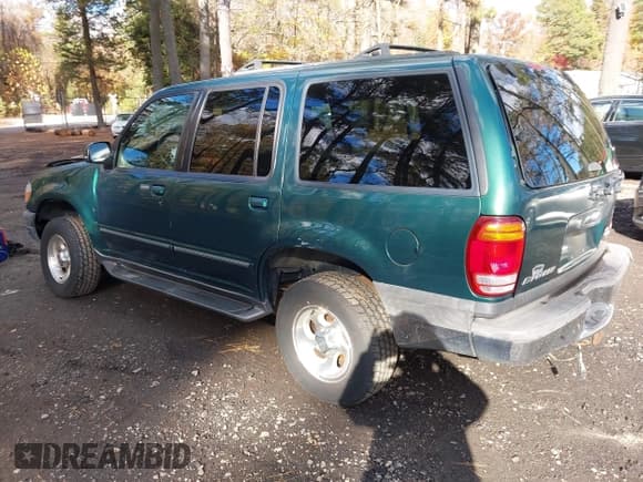 ✅ 2001 Ford Explorer XLT • VIN: 1FMZU83P91ZA60435 • Lot: 43648533. Listed on IAAI with 151,429 mi. Free auction sales archive from the USA and detailed vehicle history report at DreamBid. Image 3.