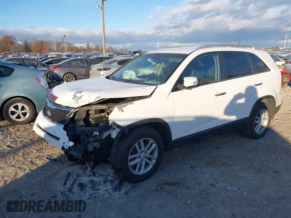 ✅ 2014 Kia Sorento LX • VIN: 5XYKT4A6XEG517687 • Лот: 43676103. Опубликован ранее на IAAI с пробегом 186 176 миль. Бесплатный доступ к архиву аукционных продаж из США и подробный отчёт об истории автомобиля на DreamBid. Изображение 2.