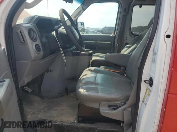 ✅ 2010 Ford Econoline Cargo Commercial • VIN: 1FTNE1EW3ADA49813 • Lot: 80891015. Wystawiony na Copart z przebiegiem 208 853 mil. Bezpłatny archiwum sprzedaży aukcyjnych z USA i szczegółowy raport historii pojazdu na DreamBid. Zdjęcie 7.