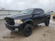 ✅ 2010 Dodge 1500 ST • VIN: 1D7RV1GT9AS175261 • Lot: 65811215. Wystawiony na Copart z przebiegiem 128 613 mil. Bezpłatny archiwum sprzedaży aukcyjnych z USA i szczegółowy raport historii pojazdu na DreamBid. Zdjęcie 1.