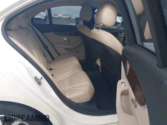 ✅ 2017 Mercedes-Benz C 300 • VIN: 55SWF4JB3HU189495 • Lot: 42668876. Wystawiony na IAAI z przebiegiem 45 724 mil. Bezpłatny archiwum sprzedaży aukcyjnych z USA i szczegółowy raport historii pojazdu na DreamBid. Zdjęcie 8.