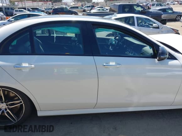 ✅ 2019 Mercedes-Benz E 53 AMG • VIN: WDDZF6BBXKA493065 • Lot: 42519867. Listed on IAAI with 53,105 mi. Free auction sales archive from the USA and detailed vehicle history report at DreamBid. Image 12.