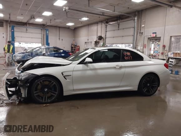 ✅ 2015 BMW M4 • VIN: WBS3U9C56FP967170 • Lot: 43449077. Wystawiony na IAAI z przebiegiem 63 785 mil. Bezpłatny archiwum sprzedaży aukcyjnych z USA i szczegółowy raport historii pojazdu na DreamBid. Zdjęcie 14.