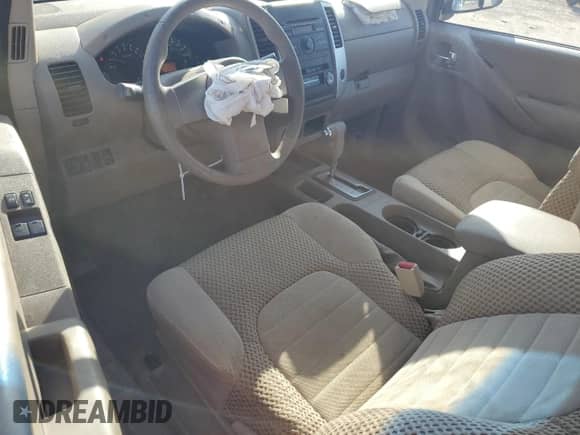 2011 Nissan Frontier SV z VIN 1N6AD0CUXBC424503, wystawiony jako Copart lot #62203545 z przebiegiem 93 197 mil mil oraz Szkoda całkowita • Salvage title. Historia ofert i sprzedaży dostępna na DreamBid. Obrazek 8.