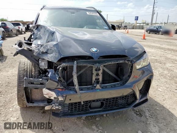 ✅ 2022 BMW X5 M • VIN: 5YMJU0C05N9K73241 • Lot: 64549395. Wystawiony na Copart z przebiegiem 77 513 mil. Bezpłatny archiwum sprzedaży aukcyjnych z USA i szczegółowy raport historii pojazdu na DreamBid. Zdjęcie 5.