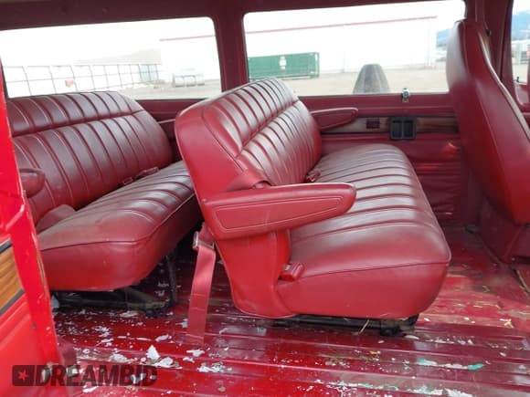 ✅ 1991 Dodge Passenger • VIN: 2B5WB35Y7MK438211 • Lot: 41767528. Wystawiony na IAAI z przebiegiem 130 074 mil. Bezpłatny archiwum sprzedaży aukcyjnych z USA i szczegółowy raport historii pojazdu na DreamBid. Zdjęcie 8.