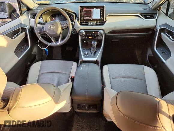 ✅ 2019 Toyota RAV4 Limited • VIN: JTMN1RFV9KD032631 • Лот: 92018465. Опубликован ранее на Copart с пробегом 70 440 миль. Бесплатный доступ к архиву аукционных продаж из США и подробный отчёт об истории автомобиля на DreamBid. Изображение 8.