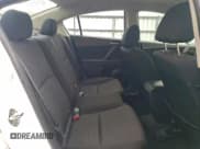 ✅ 2013 Mazda 3 i SV • VIN: JM1BL1TF2D1803477 • Лот: 93911205. Опубликован ранее на Copart с пробегом 98 938 миль. Бесплатный доступ к архиву аукционных продаж из США и подробный отчёт об истории автомобиля на DreamBid. Изображение 10.