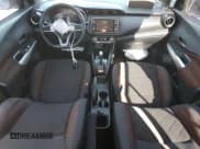 ✅ 2020 Nissan Kicks SR • VIN: 3N1CP5DV9LL505427 • Lot: 89471605. Wystawiony na Copart z przebiegiem 69 926 mil. Bezpłatny archiwum sprzedaży aukcyjnych z USA i szczegółowy raport historii pojazdu na DreamBid. Zdjęcie 8.