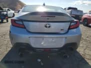 ✅ 2023 Toyota 86 Premium • VIN: JF1ZNBE13P9759324 • Lot: 71306155. Wystawiony na Copart z przebiegiem 18 758 mil. Bezpłatny archiwum sprzedaży aukcyjnych z USA i szczegółowy raport historii pojazdu na DreamBid. Zdjęcie 6.