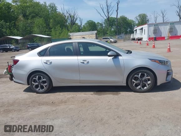 ✅ 2019 Kia Forte LXS • VIN: 3KPF24AD1KE086328 • Lot: 42144973. Wystawiony na IAAI z przebiegiem 43 541 mil. Bezpłatny archiwum sprzedaży aukcyjnych z USA i szczegółowy raport historii pojazdu na DreamBid. Zdjęcie 12.