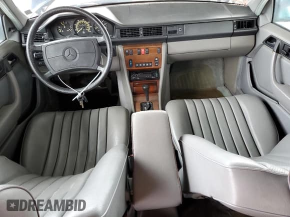 ✅ 1987 Mercedes-Benz 300 D • VIN: WDBEB33D3HA355359 • Lot: 49532285. Listed on Copart with 145,899 mi. Free auction sales archive from the USA and detailed vehicle history report at DreamBid. Image 8.