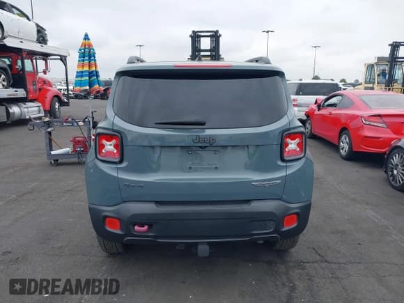 ✅ 2017 Jeep Renegade Trailhawk • VIN: ZACCJBCB7HPE97122 • Lot: 42052309. Listed on IAAI with 40,963 mi. Free auction sales archive from the USA and detailed vehicle history report at DreamBid. Image 17.