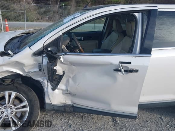 ✅ 2010 Lincoln MKX • VIN: 2LMDJ8JC1ABJ12859 • Lot: 41822691. Listed on IAAI with 164,502 mi. Free auction sales archive from the USA and detailed vehicle history report at DreamBid. Image 6.