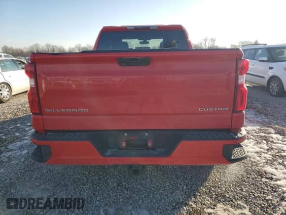 2021 Chevrolet Silverado 1500 Custom z VIN 1GCRYBEH9MZ155044, wystawiony jako Copart lot #42235455 z przebiegiem 124 001 mil mil oraz Szkoda całkowita • Salvage title. Historia ofert i sprzedaży dostępna na DreamBid. Obrazek 6.