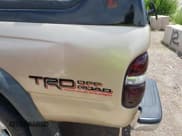 ✅ 2004 Toyota Tacoma • VIN: 5TEWN72N24Z400709 • Lot: 42587330. Wystawiony na IAAI z przebiegiem 279 453 mil. Bezpłatny archiwum sprzedaży aukcyjnych z USA i szczegółowy raport historii pojazdu na DreamBid. Zdjęcie 6.