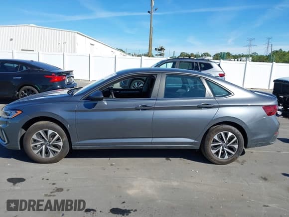 ✅ 2025 Volkswagen Jetta S • VIN: 3VW5X7BU4SM108970 • Lot: 43692037. Listed on IAAI with 4,609 mi. Free auction sales archive from the USA and detailed vehicle history report at DreamBid. Image 14.