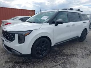 ✅ 2025 Kia Carnival SX Prestige • VIN: KNDNE5K3XS6507208 • Лот: 43383929. Опубликован ранее на IAAI с пробегом 10 068 миль. Бесплатный доступ к архиву аукционных продаж из США и подробный отчёт об истории автомобиля на DreamBid. Изображение 2.