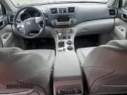 ✅ 2011 Toyota Highlander • VIN: 5TDBK3EH5BS062383 • Лот: 80079395. Опубликован ранее на Copart с пробегом 91 963 миль. Бесплатный доступ к архиву аукционных продаж из США и подробный отчёт об истории автомобиля на DreamBid. Изображение 8.