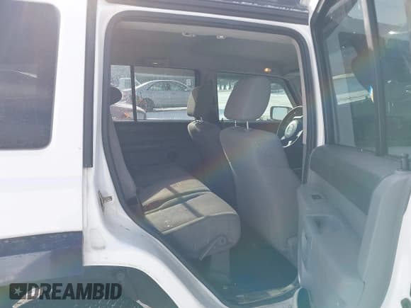 ✅ 2006 Jeep Commander • VIN: 1J8HG48K96C263647 • Lot: 41332683. Wystawiony na IAAI z przebiegiem 156 583 mil. Bezpłatny archiwum sprzedaży aukcyjnych z USA i szczegółowy raport historii pojazdu na DreamBid. Zdjęcie 8.