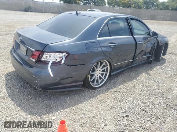 ✅ 2010 Mercedes-Benz E 550 Luxury • VIN: WDDHF7CB7AA225685 • Лот: 60713225. Опубликован ранее на Copart с пробегом 176 210 миль. Бесплатный доступ к архиву аукционных продаж из США и подробный отчёт об истории автомобиля на DreamBid. Изображение 3.