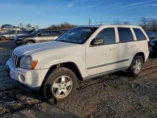 ✅ 2007 Jeep Grand Cherokee Laredo • VIN: 1J8GR48K97C681665 • Лот: 93636025. Опубликован ранее на Copart с пробегом 185 361 миль. Бесплатный доступ к архиву аукционных продаж из США и подробный отчёт об истории автомобиля на DreamBid. Изображение 1.