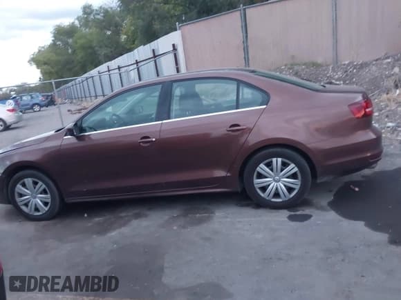 ✅ 2017 Volkswagen Jetta S • VIN: 3VW167AJ5HM362074 • Lot: 43188632. Wystawiony na IAAI z przebiegiem 201 546 mil. Bezpłatny archiwum sprzedaży aukcyjnych z USA i szczegółowy raport historii pojazdu na DreamBid. Zdjęcie 14.