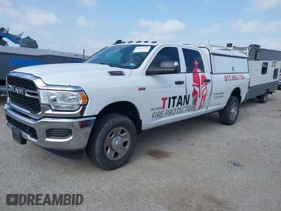 ✅ 2022 Ram 2500 Tradesman • VIN: 3C6UR5HJ9NG165718 • Lot: 42745302. Listed on IAAI with 94,773 mi. Free auction sales archive from the USA and detailed vehicle history report at DreamBid. Image 2.