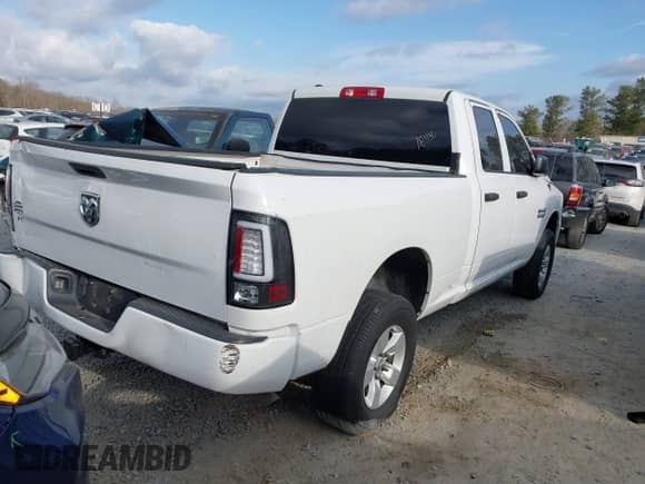 2018 Ram 1500 Tradesman z VIN 1C6RR6FG3JS325422, wystawiony jako IAAI lot #41674052 z przebiegiem 136 502 mil mil oraz . Historia ofert i sprzedaży dostępna na DreamBid. Obrazek 4.