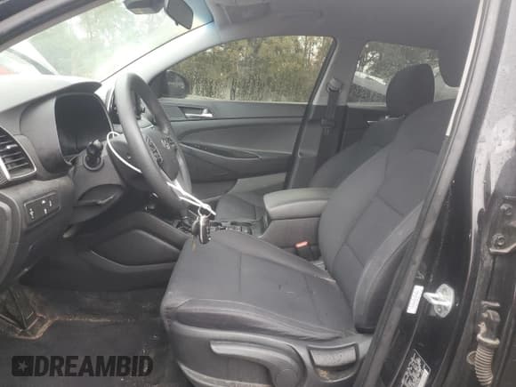 ✅ 2019 Hyundai Tucson SE • VIN: KM8J2CA43KU070262 • Лот: 90251835. Опубликован ранее на Copart с пробегом 125 339 миль. Бесплатный доступ к архиву аукционных продаж из США и подробный отчёт об истории автомобиля на DreamBid. Изображение 7.