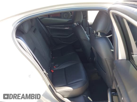 ✅ 2025 Mazda 3 S Preferred • VIN: JM1BPACM8S1777631 • Lot: 43062733. Wystawiony na IAAI z przebiegiem 7 507 mil. Bezpłatny archiwum sprzedaży aukcyjnych z USA i szczegółowy raport historii pojazdu na DreamBid. Zdjęcie 8.