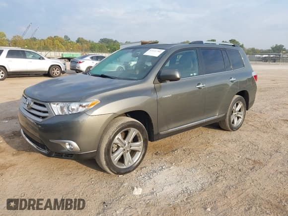 ✅ 2012 Toyota Highlander Limited • VIN: 5TDDK3EH0CS131961 • Lot: 43222784. Listed on IAAI with 334,295 mi. Free auction sales archive from the USA and detailed vehicle history report at DreamBid. Image 17.