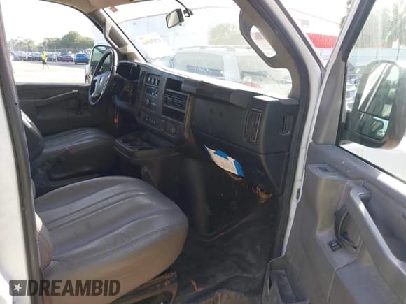 ✅ 2018 Chevrolet Express Cargo • VIN: 1GCWGAFP5J1221010 • Lot: 42834960. Listed on IAAI with 186,402 mi. Free auction sales archive from the USA and detailed vehicle history report at DreamBid. Image 5.