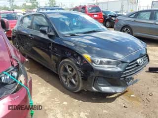 2019 Hyundai Veloster Premium z VIN KMHTG6AF1KU003446, wystawiony jako IAAI lot #42551823 z przebiegiem 93 296 mil mil oraz . Historia ofert i sprzedaży dostępna na DreamBid. Obrazek 1.