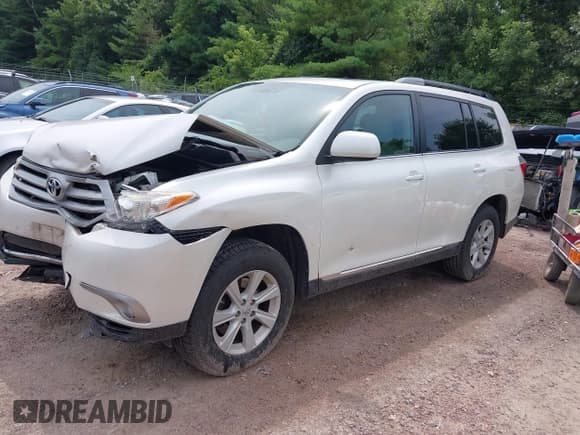 ✅ 2013 Toyota Highlander Plus • VIN: 5TDBK3EH7DS243892 • Lot: 42830358. Listed on IAAI with Not provided. Free auction sales archive from the USA and detailed vehicle history report at DreamBid. Image 19.