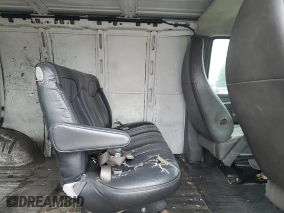 ✅ 2013 Chevrolet Express Cargo • VIN: 1GCWGFBA9D1189763 • Lot: 71209685. Listed on Copart with 190,488 mi. Free auction sales archive from the USA and detailed vehicle history report at DreamBid. Image 11.