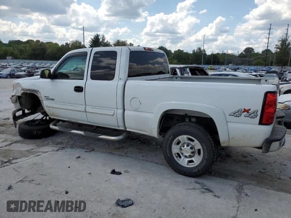 ✅ 2004 Chevrolet Silverado 2500HD LT • VIN: 1GCHK29204E327827 • Lot: 70175774. Wystawiony na Copart z przebiegiem 201 811 mil. Bezpłatny archiwum sprzedaży aukcyjnych z USA i szczegółowy raport historii pojazdu na DreamBid. Zdjęcie 2.